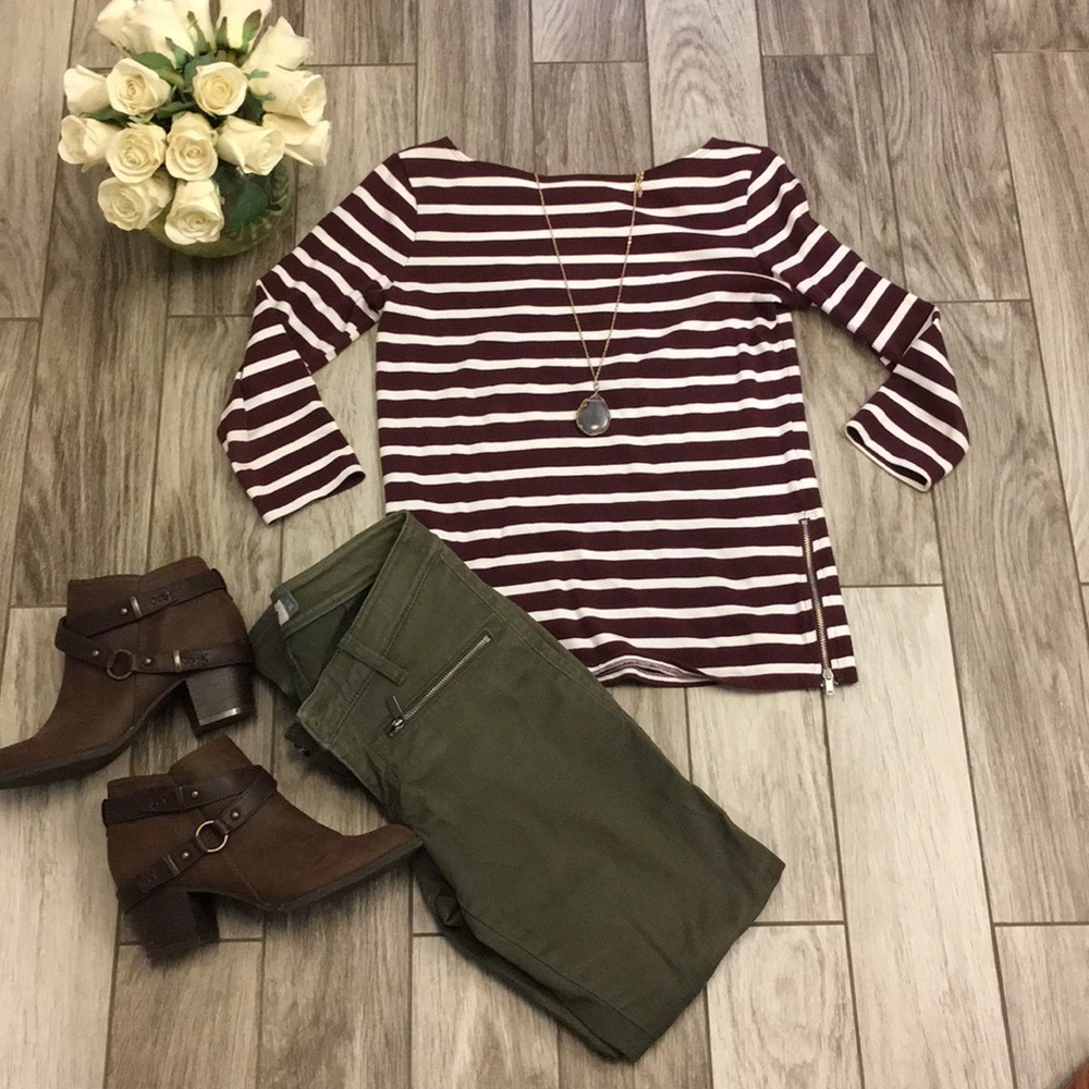 Gap burgundy striped top with zippers